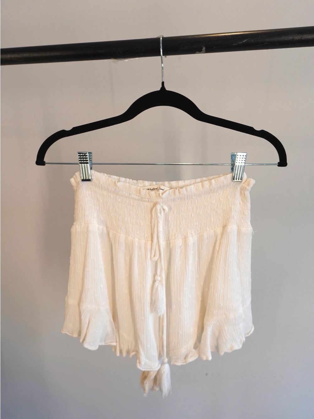 Mustard Seed Ruffled Cream/Off-white Dotted Shorts